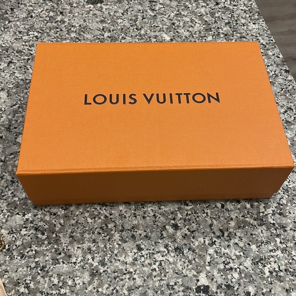 Louis Vuitton Bag - Picture 2 of 5